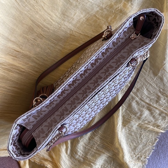 Brand New Michael Kors Beige Camel Medium Chain Tote Tassel Bag Zippered Purse - Picture 8 of 14